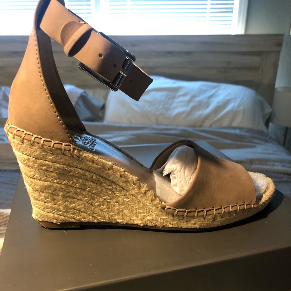 Vince Camuto Leera Wedges (Dusty Mink)